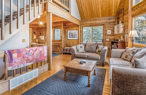 Thompsonville House | Family friendly, dog-friendly home with resort access - close to ski lifts!