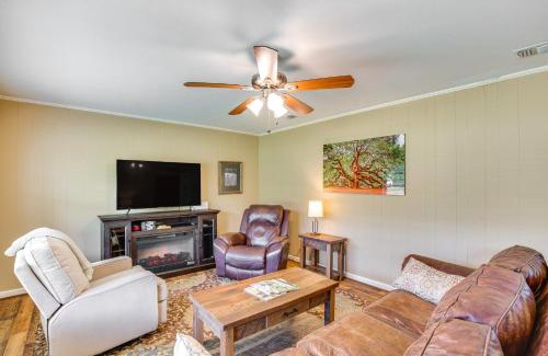 Bowie County House | Family-Friendly De Kalb Getaway with Fire Pit!