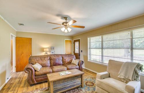 Bowie County House | Family-Friendly De Kalb Getaway with Fire Pit!
