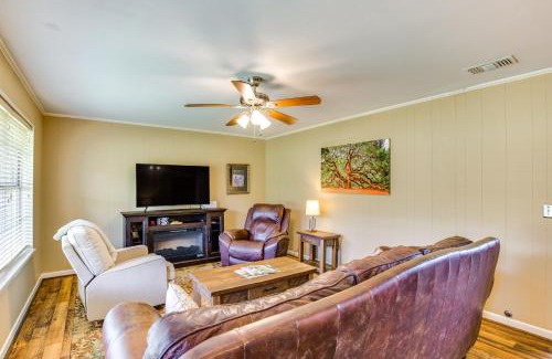 Bowie County House | Family-Friendly De Kalb Getaway with Fire Pit!