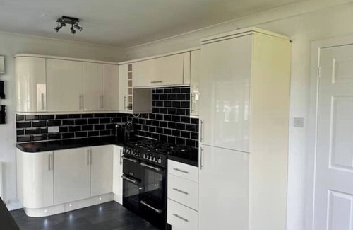 Alexandria House | Family Friendly Detached 2 bed Home, Loch Lomond