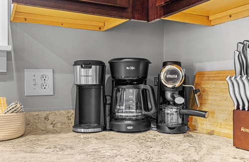 Southwest Garden Apartment | Family Friendly , Fully Renovated 3BR Luxury Home. Centrally located in St.Louis