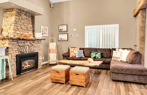 Crystal Beach House | Family friendly Getaway Steps to the beach