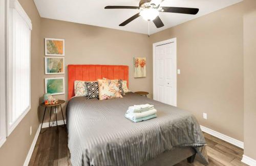 Crystal Beach House | Family friendly Getaway Steps to the beach