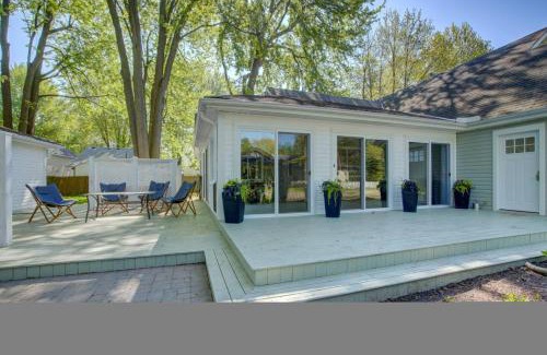 Crystal Beach House | Family friendly Getaway Steps to the beach