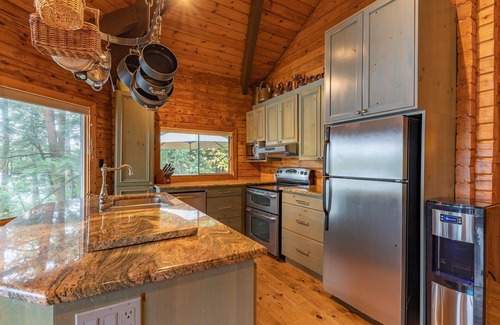 Seguin Cottage | Family Friendly Getaway in Sucker Bay on Lake Rosseau! Sleeps 8!