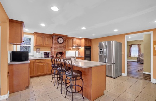 Cardiff House | Family Friendly Home w/Large 1 Acre Backyard & Decks