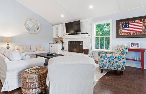 Eatonton House | 🌅 Family-friendly lake front home with EPIC sunset views and bunk room! 🚤🐟