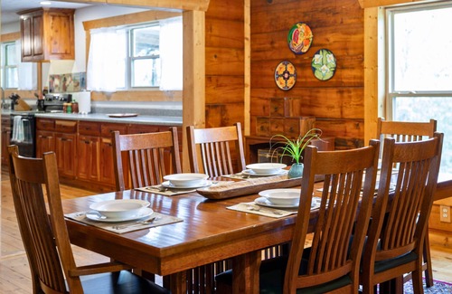 Flintstone Cabin | Family-Friendly Lodge: Rustic Charm, Near Chattanooga!