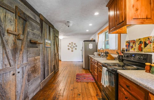 Flintstone Cabin | Family-Friendly Lodge: Rustic Charm, Near Chattanooga!
