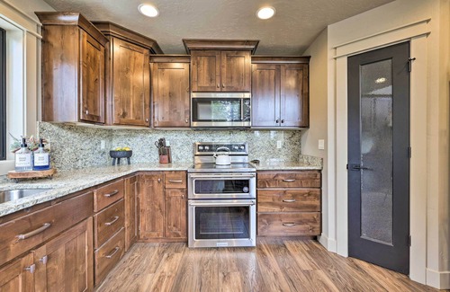 McCall Cabin | Family-Friendly McCall Cabin: Pool Access & Bikes