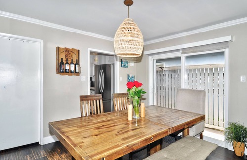 West Newport Cottage | Family-Friendly Modern Day Beach Cottage