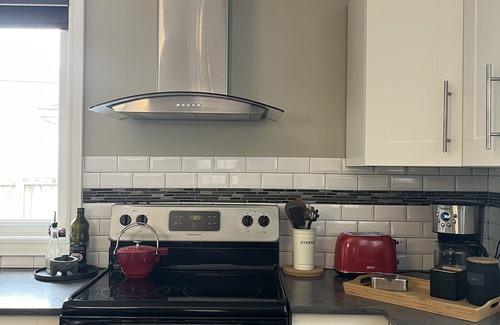 St. Catharines House | Family Friendly Niagara Haven: Port Dalhousie & Niagara Falls Hub