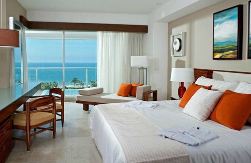 Downtown Cancun Resort | Family-Friendly Relaxation At One Of The Top Resorts In The World!
