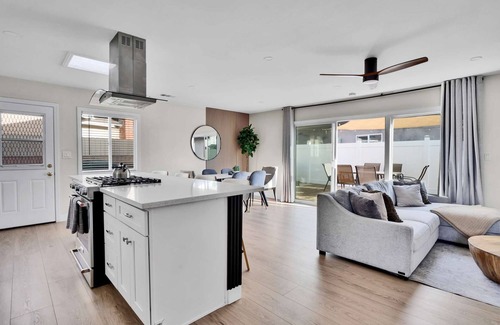 Southwest Anaheim House | Family Friendly Retreat, 10 minutes to Disney & Convention Center