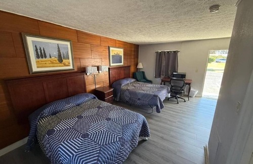 Danville Hotel | Family-Friendly Room Near Riverwalk & Danville Sites, Pets Welcome & Parking