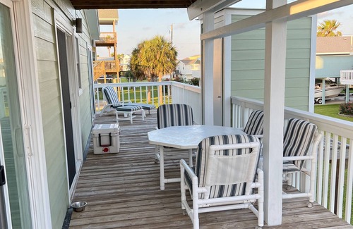 Pirates Beach House | Family Friendly Seaside Home 2 Blocks from Beach Covered Patio