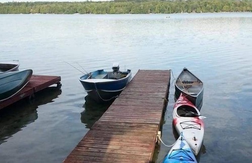 Lakehurst Cottage | Family Friendly Shallow/Clear Water Cottage on Beautiful Sandy Lake.