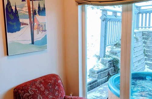 Silver Star Mountain Condo | Family Friendly Ski In Ski Out Private Hot Tub EV Charging