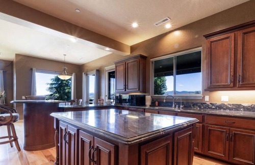 Prescott House | *Family friendly *Spacious *Fireplace