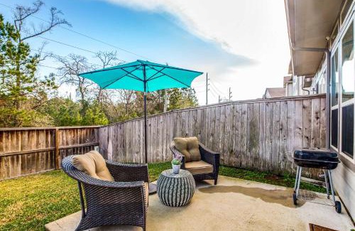 Spring House | Family-Friendly Spring Townhouse with Backyard!