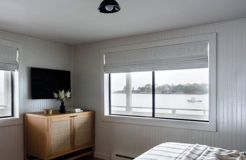 Ocean Point Hotel | Family Friendly Stay | Card Cove King w/Porch | Bluebird Ocean Point Inn