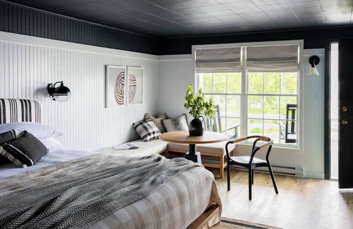 Ocean Point Hotel | Family Friendly Stay | Card Cove King w/Porch | Bluebird Ocean Point Inn