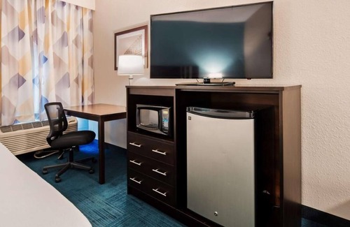 Blaine Hotel | Family-Friendly Stay By I-70! Near Ohio Valley Plaza w/Free Breakfast