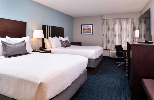 Blaine Hotel | Family-Friendly Stay By I-70! Near Ohio Valley Plaza w/Free Breakfast