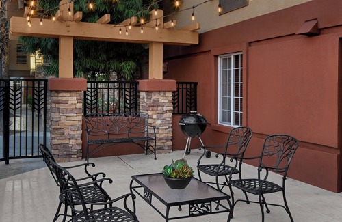 Renton House | Family Friendly Suite w/Full Kitchen, Free Parking and Free Airport Shuttle!