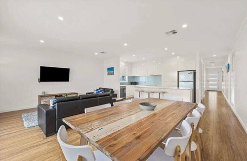 Port Willunga House | Family friendly townhouse located just a 10 minute walk from Port Willunga Beach