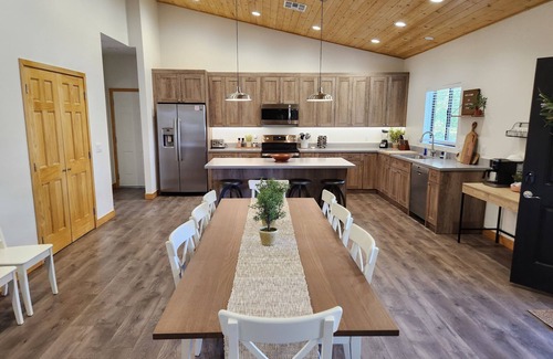 Overgaard House | Family Friendly, Air Hockey, Sleeps 14, Fire Pit