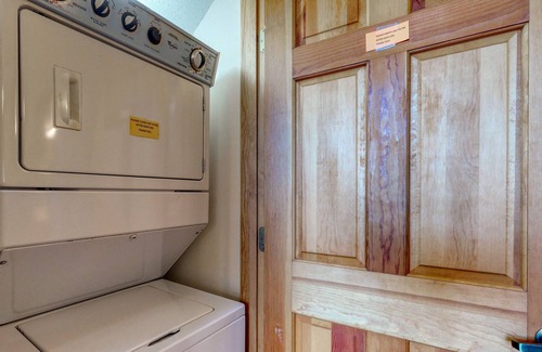 Woodstock Condo | Family-Friendly Condo with a Loft plus Fast WiFi, Shared Pools, Hot Tub, & Golf
