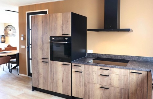 Leons House | Family-Friendly Villa in Leons