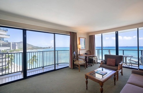 Waikiki Hotel | Family & Friends Getaway! 2 Great Units, Pool, Steps to Beach, Honolulu Zoo
