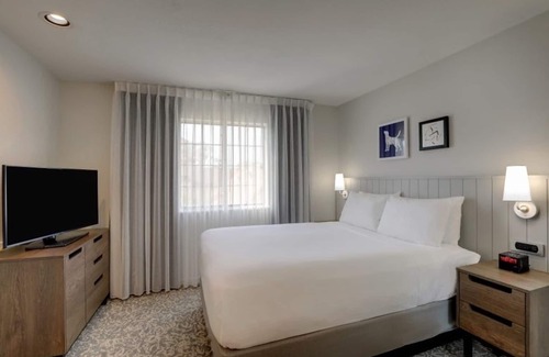 Sunnyvale Hotel | Family Fun at California's Great America Theme Park! 2BR Suite w/FREE Breakfast