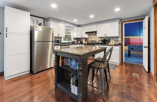 Carbon Hill House | Family Fun Hocking Hills Retreat, 2 Decks, Game Rm