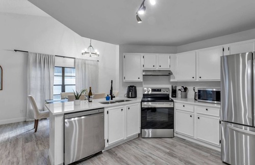 Brandon House | Family Fun Home w/Heated Pool, Jacuzzi & Game Room – Close to Tampa, Shopping & Dining