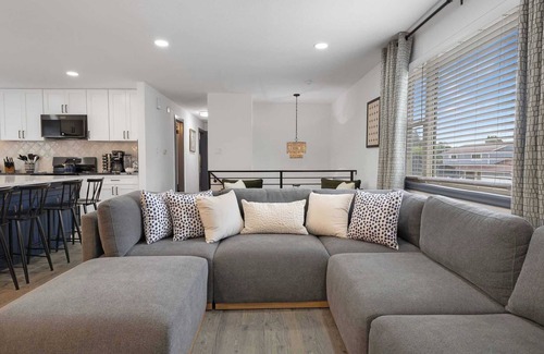 Ralston Valley House | Family Fun: Hot Tub & Game Room!