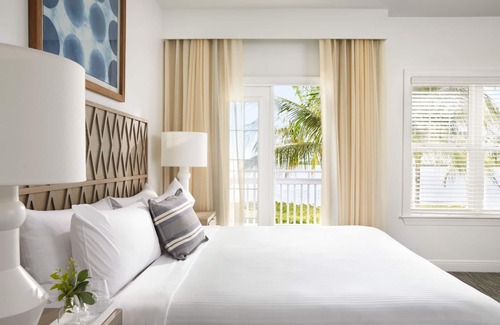 Key West Hotel | Family Fun in Key West with 4 Pools & Free Shuttle! 2 Waterfront Units!