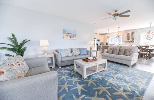 Long Neck House | Family fun-large home, beach, pools, pet friendly!