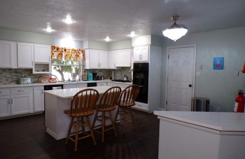 Farmington House | Family Fun, Movie Theater Games Full Kitchen Quiet Cul-de-Sac