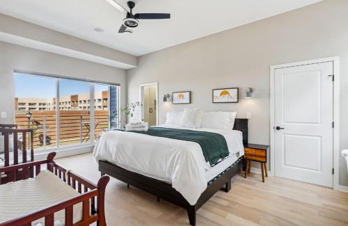 Sandusky House | Family Fun Near Cedar Point - Rooftop Lake Views
