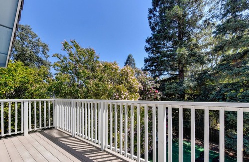 Orangevale House | Family Fun & Relaxation! 6-guests, beautiful backyard