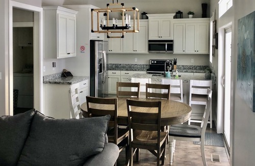 Idaho Falls House | *Family Fun* sleeps 16+, Game Room, Bunks, Self Checkin, fenced yard, *Hot Tub*