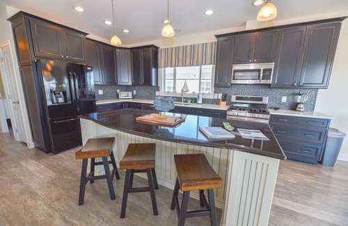 Long Neck House | Family fun - waterfront, beach, pools, pet friendly!