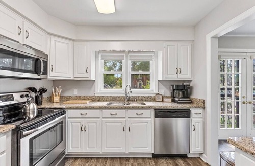 Bowling Green Condo | Family Game Fun - Walk to Downtown