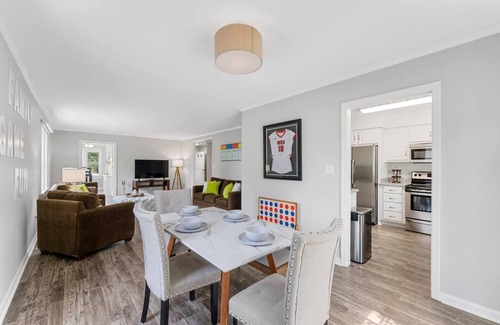 Bowling Green Condo | Family Game Fun - Walk to Downtown