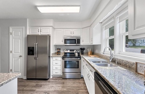 Bowling Green Condo | Family Game Fun - Walk to Downtown