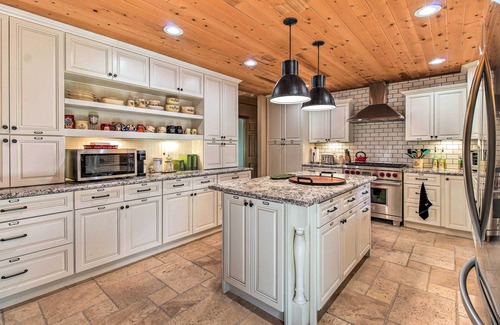 Heber Cabin | Family Game Room: Spacious Overgaard Cabin